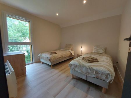 Opportunité : Appartement T4BIS , état neuf, meublé à 2 pas du lac - Photo 5