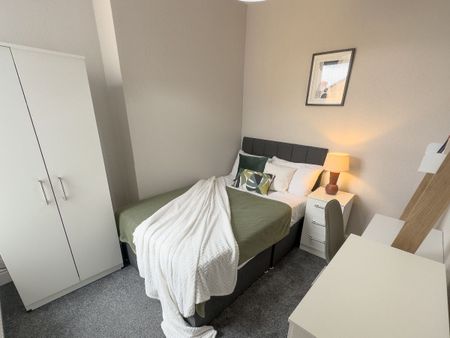 Connaught Road, Liverpool. - Photo 4