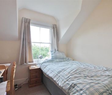 4 bedroom semi-detached house to rent - Photo 2