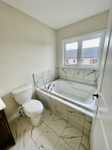 For Lease - 409 Barker Parkway, Thorold, Ontario - Photo 2