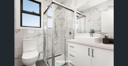 Stunning Townhouse in Absolutely Unbeatable Location! - Photo 4