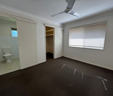 FAMILY HOME - RUNAWAY BAY - Photo 4