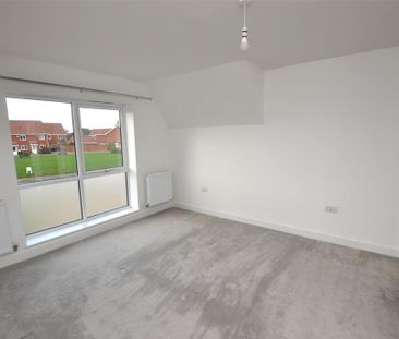 4 bedroom detached house to rent - Photo 2