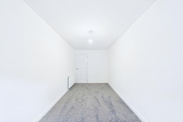 2 bedroom ground floor flat to rent - Photo 1
