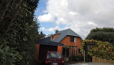 PAKURANGA 4 bedrooms family home - Photo 2