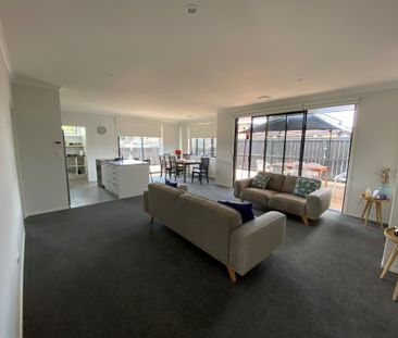 Modern Relaxed Living - Papamoa - Photo 2