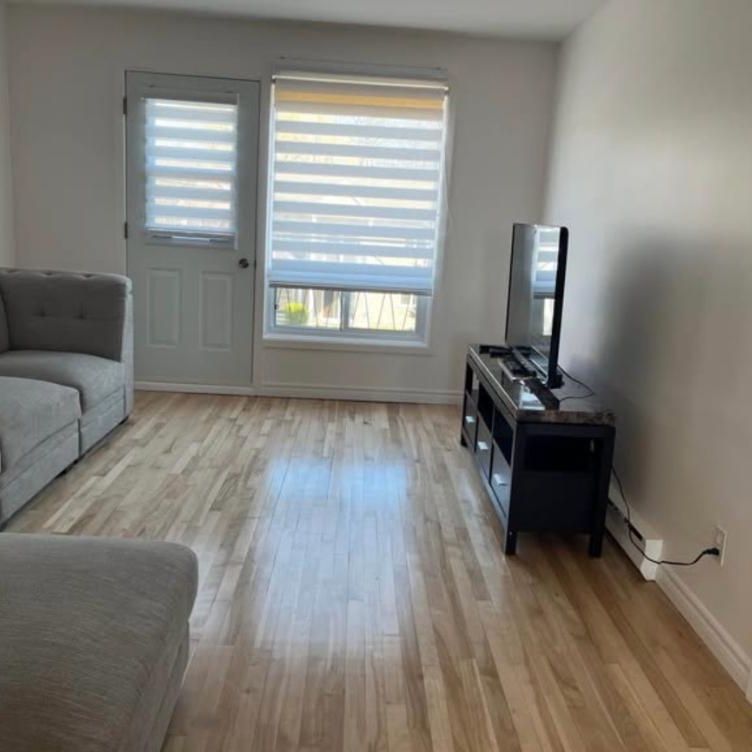 Grand 5 ½ rénové, centre-ville Victoriaville, semi-meuble. - Photo 1