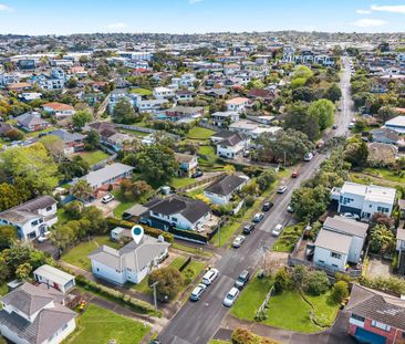 Beautiful & Spacious 4-Bedroom Home - Photo 3