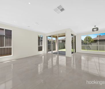 Beautiful spacious family home in heart of Wollert - Photo 1