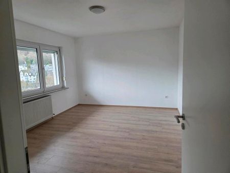 Komplett renovierte 3-ZKB+ Balkon + Kellerabteil - Photo 5