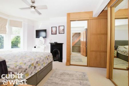 4 bedroom townhouse to rent - Photo 2