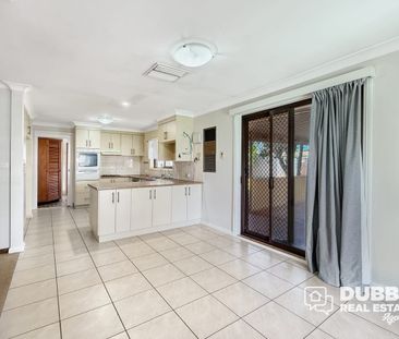 THREE BEDROOM HOME WITH IN-GROUND POOL - Photo 4