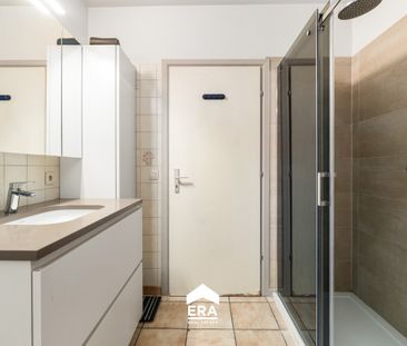 Ruim appartement met 3 slaapkamers en terras in het centrum - Photo 4