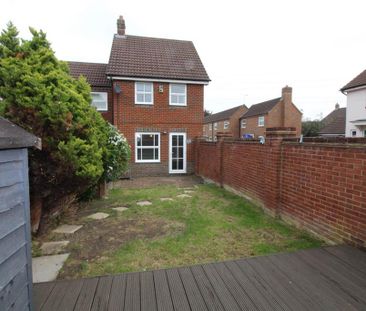2 bedroom end of terrace house to rent - Photo 6