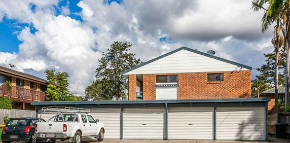 Neat & Tidy Townhouse Just for you - Photo 2