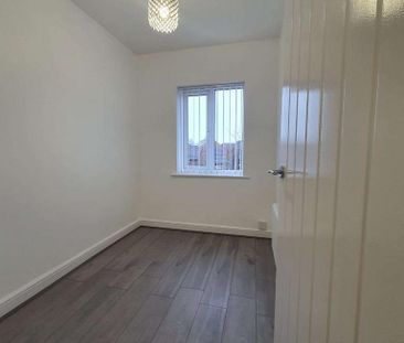 3 bedroom semi-detached house to rent - Photo 5