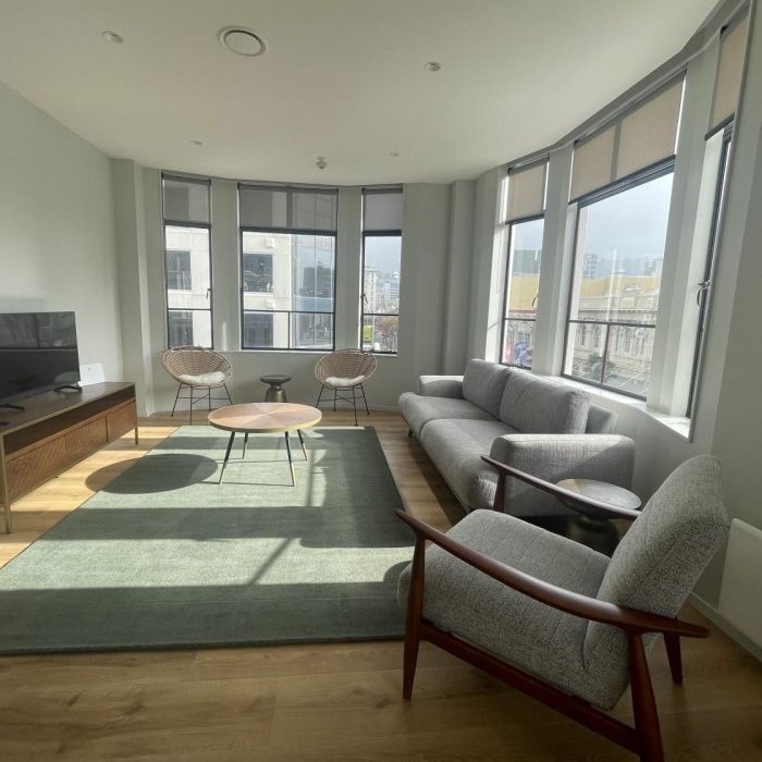 Two bedrooms, two bathrooms light filled inner city apartment - Photo 1