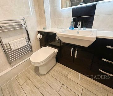 2 bedroom flat to rent - Photo 6