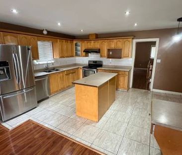 Large 4 Bedroom Upper in West Abbotsford - Photo 3