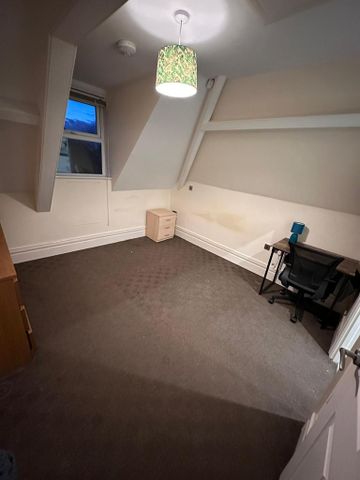 3 bedroom flat to rent - Photo 4