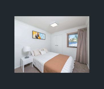 Stylish & Spacious Unfurnished Townhouse only 5 minutes from UQ! - Photo 4