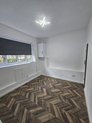 1 Bed Flat, Parrington House, SW4 - Photo 1