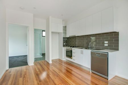 Stylish Street-Front Townhouse with Spacious Balcony & Prime Lifestyle Location! - Photo 2