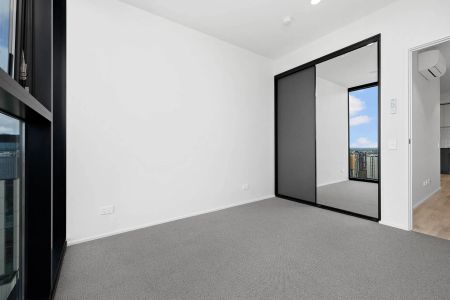 Brand New Furnished One Bedroom Apartment in Victoria Tower - Photo 2