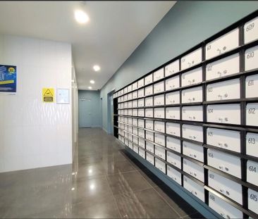 SECURE CENTRAL STUDIO APARTMENT - Photo 2