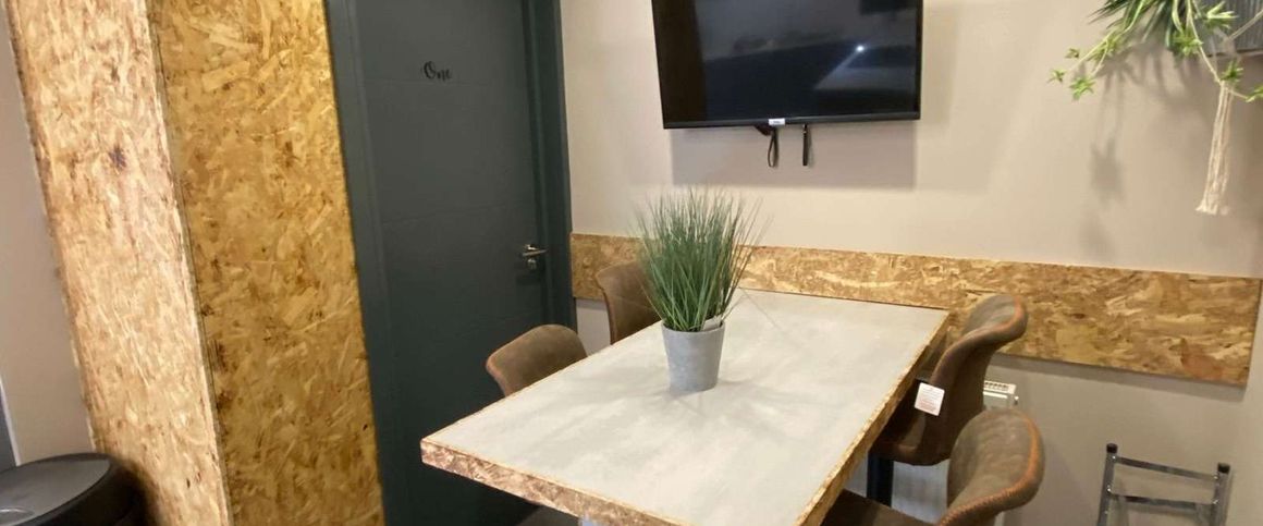 Victoria Road Room 8 - Photo 1