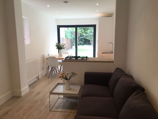 5 Bed Terraced House, York Road, E10 - Photo 1