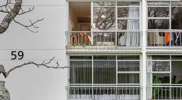 Sunny renovated 2bed apartmt - carport&whiteware - Photo 1