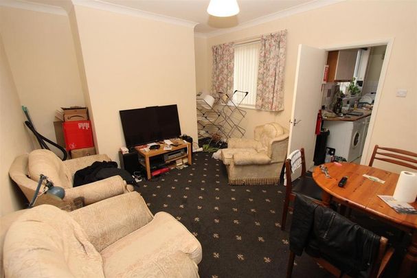 4 bedroom private hall to rent - Photo 1