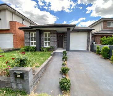 MODERN LIVING IN JORDAN SPRINGS! - Photo 2