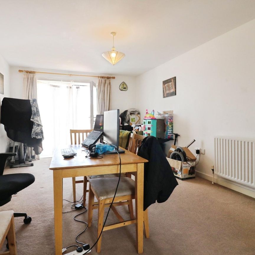 Longwood Avenue, Langley - Photo 1