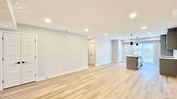 CHARMING 2-BEDROOM MAIN LEVEL UNIT WITH UPGRADED FINISHES - Photo 1