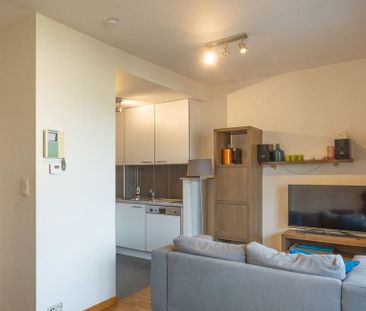Appartement te huur in Oudergem voor € 1.000 met 1 slaapkamer - Photo 2
