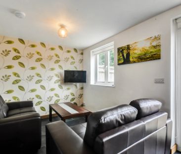 Ardingly Close, Ifield, RH11 - Photo 1