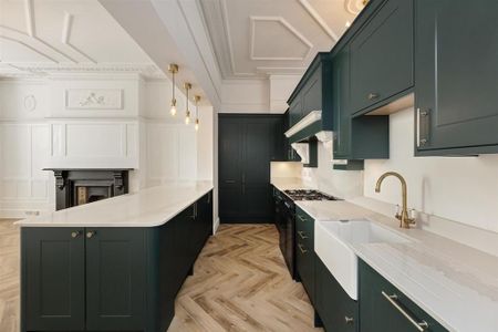 3 bedroom flat to rent - Photo 4