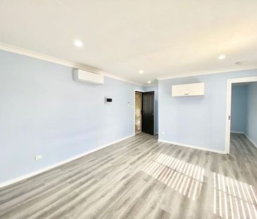 ONE BEDROOM GRANNY FLAT UPSTAIRS ABOVE GARAGE - WATER USAGE INCLUDE... - Photo 2
