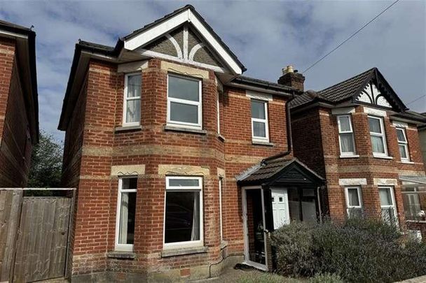 Bedroom Detached House In Winton, BH9 - Photo 1