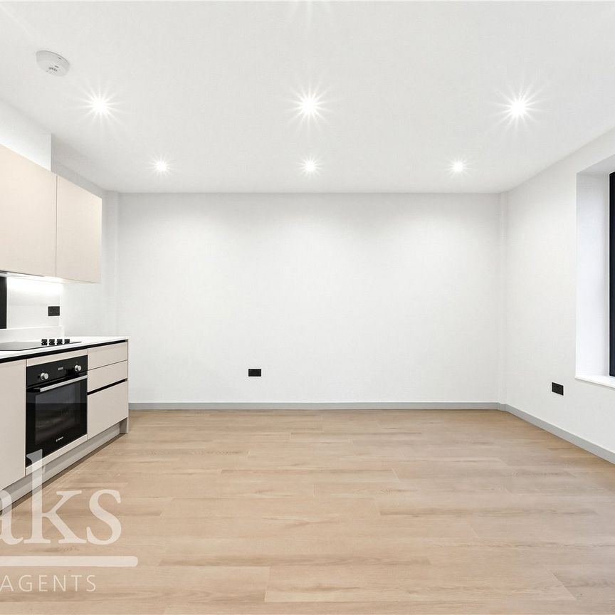 Dingwall Road, East Croydon, Surrey - Photo 1