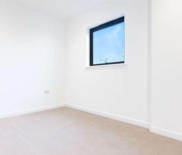 Maybank Road, London, E18 - Photo 2