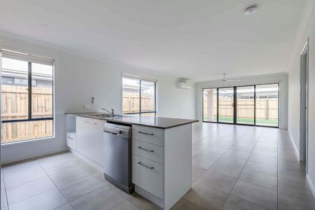 Perfect Family Home - Photo 3