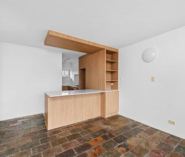 Freshly Renovated Kitchen & Bathroom - Photo 4