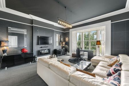 Shrewsbury - Photo 3