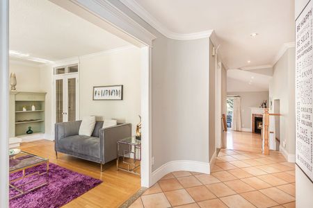 For Lease - 383 Maplehurst Avenue, Oakville, Ontario - Photo 3