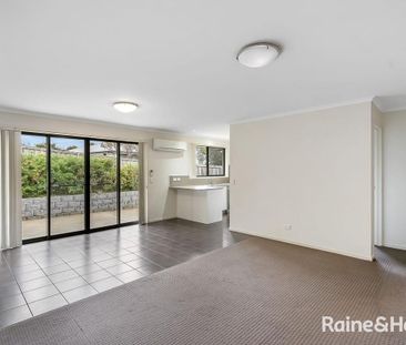 Private Townhouse, Brilliant Location! - Photo 3