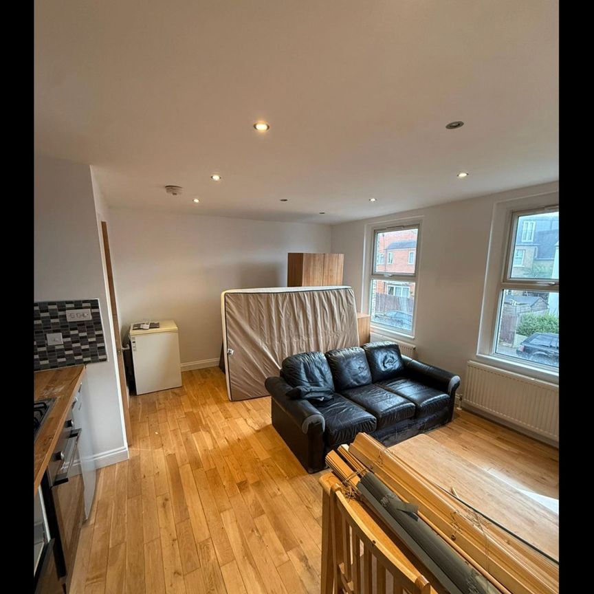 3 Bed Flat, Butchers Road, E16 - Photo 1