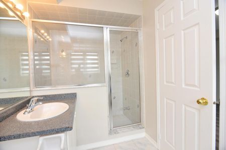 For Lease - 14 Herzberg Gardens, Toronto, Ontario - Photo 3